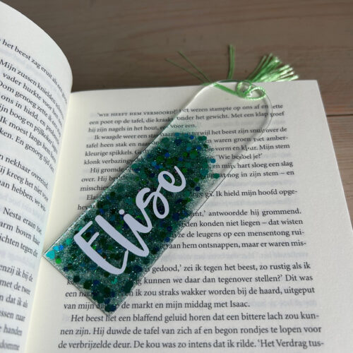 Epoxy boekenlegger met groene glitters